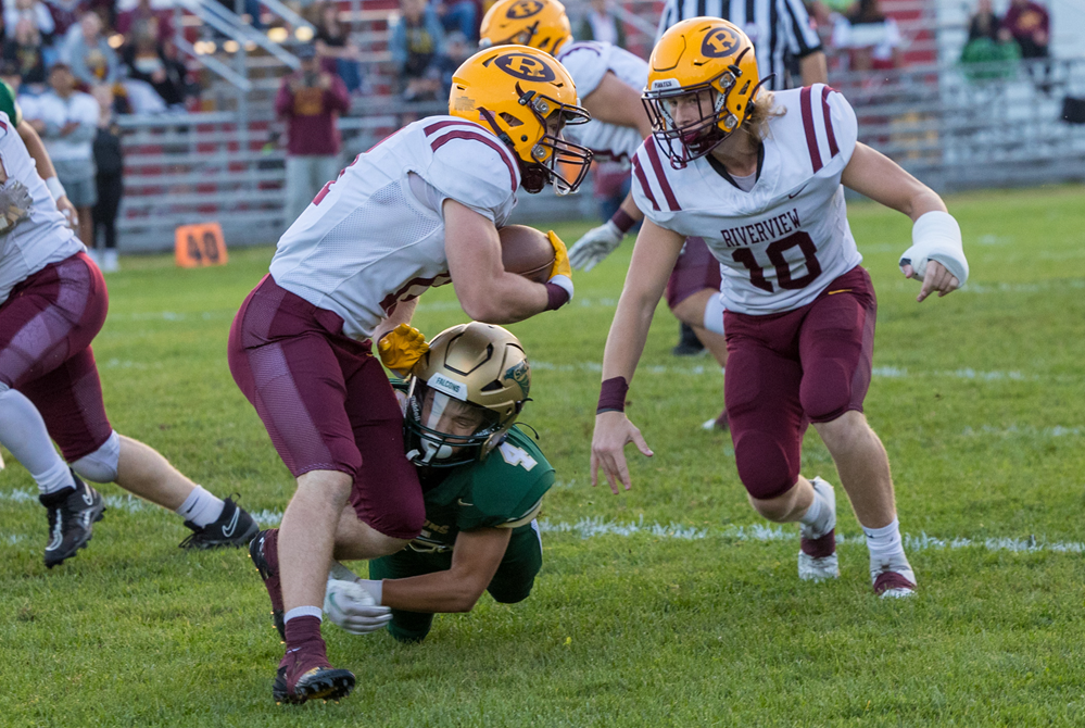 Riverview’s Nathan Pinkava carries the ball and eludes a Monroe St. Mary Catholic Central defender during their 2023 matchup.