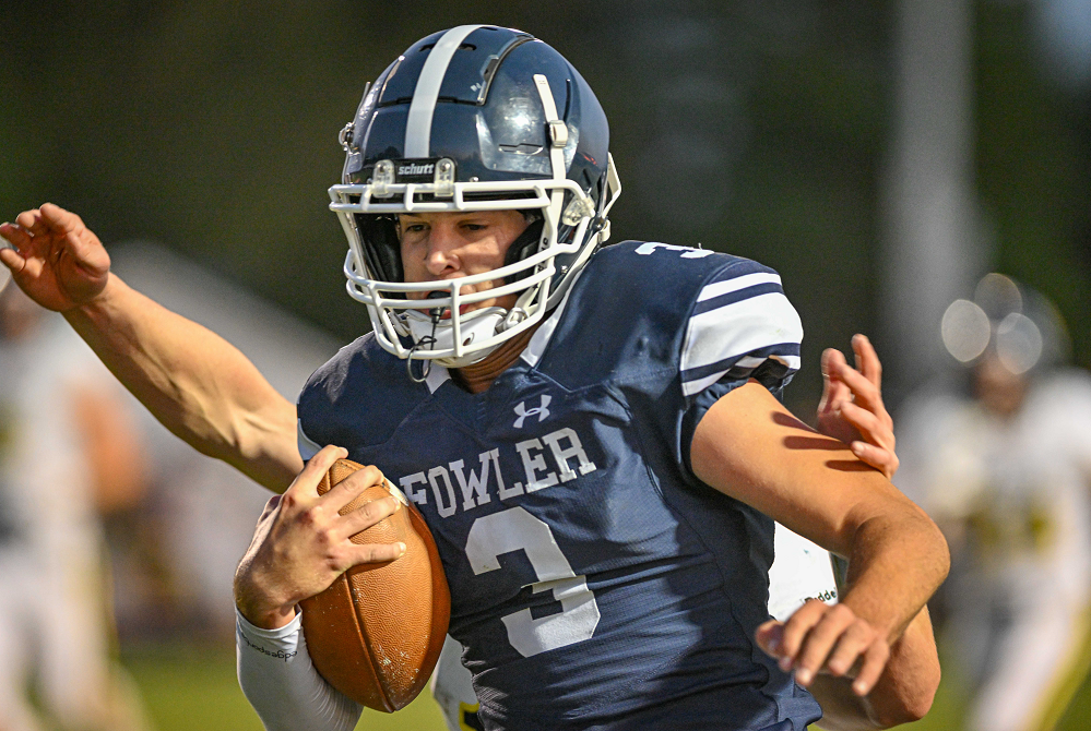 Fowler's Jacob Halfmann pulls away from a Pewamo-Westphalia defender Friday.