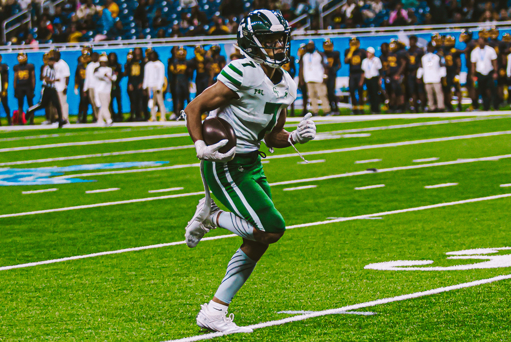  Detroit Cass Tech’s Alex Graham pulls away for a touchdown against Detroit Martin Luther King at Ford Field.