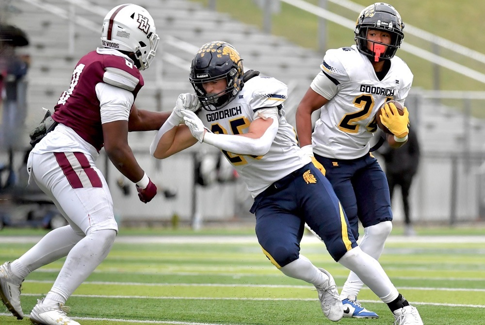 Goodrich’s Jakoby Lagat (24) followed the block of teammate Chase Burnett during their team’s Division 4 Semifinal win over Harper Woods. 