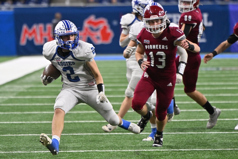 Beal City’s Austin Small (2) looks to cut back Friday as Gabriel Richard’s Aidan Valatka (13) pursues him. 