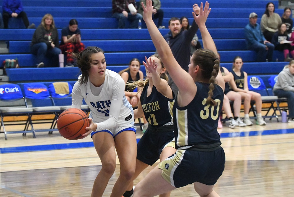 A Bath player looks to pass the ball into the post during the Bees’ 51-12 win over Fulton last week to open this season. 