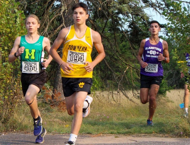 Gwinn’s Eloi Lopez (194), Manistique’s Ben Gilroy (464) and Gladstone’s Teagan Reynolds (422) run a stretch of the Gwinn Invitational on Sept. 3.