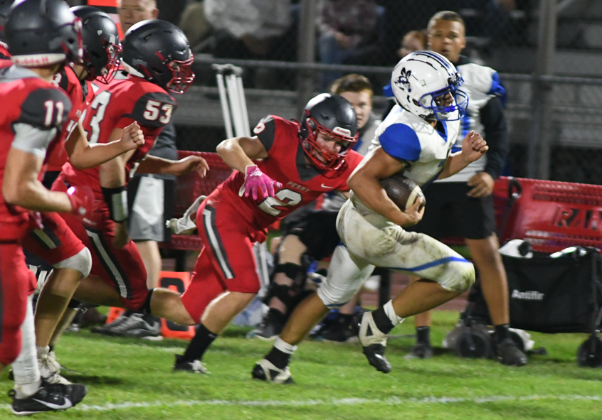 Perry defenders pursue a Bath ball carrier during the Bees’ 40-0 victory.