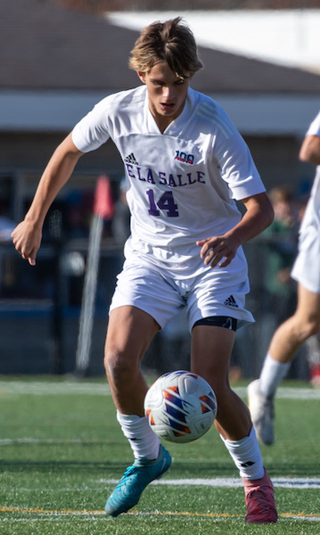 De La Salle’s Andrew Corder maintains possession.