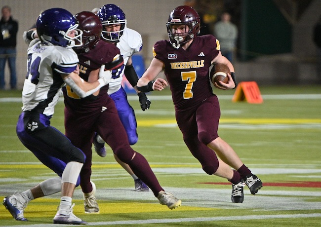 Deckerville quarterback Hunter Garza (7) begins to cut back during his first-half touchdown sprint.