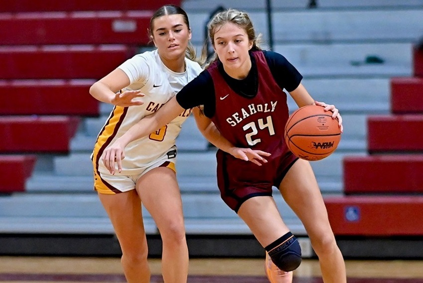 Birmingham Seaholm’s Addy Flynn (24) works to get past Davison’s Gracie Wright during the Maples’ 36-34 overtime victory Thursday. 