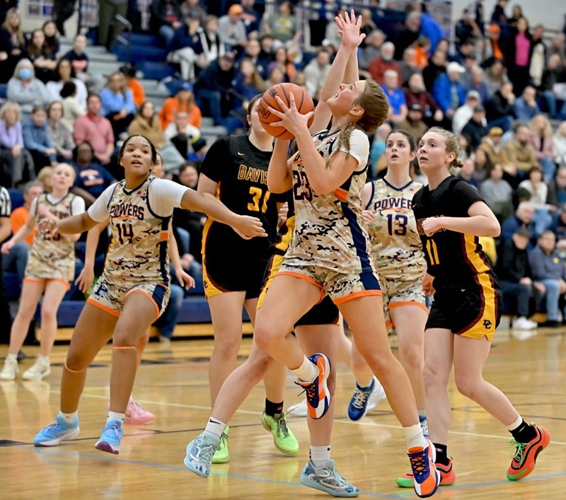 Flint Powers’ Kendyl Smith (23) powers to the basket during her team’s 71-41 win over Davison on Tuesday.