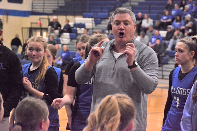 Bulldogs coach Daryl Vizina directs his team during a timeout.